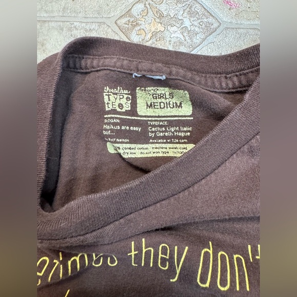 Ladies Haikus Are Easy Funny Brown T-Shirt Size Med - Picture 4 of 4